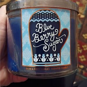 Bath & Body Works Blueberry Sugar Candle with Blue and White Mitt Design